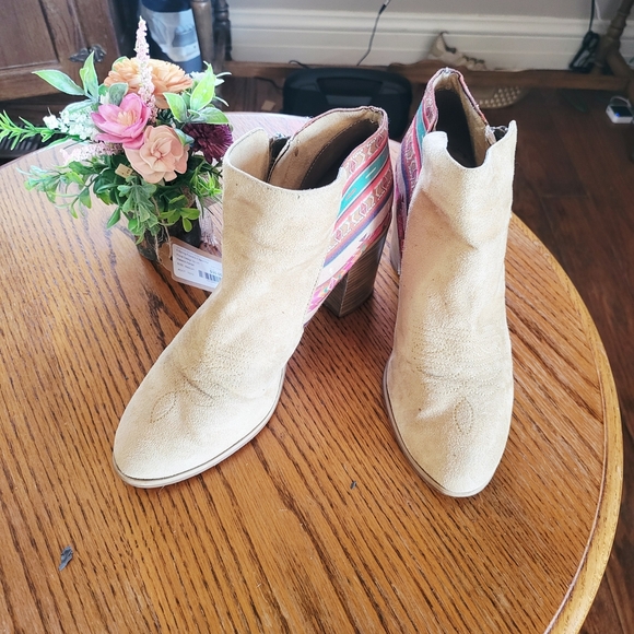 Ariat Southwest Pattern Ankle Boots - Picture 2 of 8